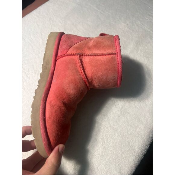 Ugg Pink Classic Low Boots Woman’s Size 6 -Could Use A Cleaning - Picture 4 of 15
